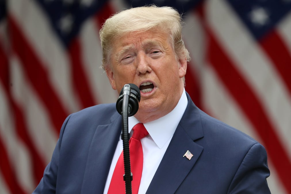 Trump met fin aux relations privilegiees avec hong kong