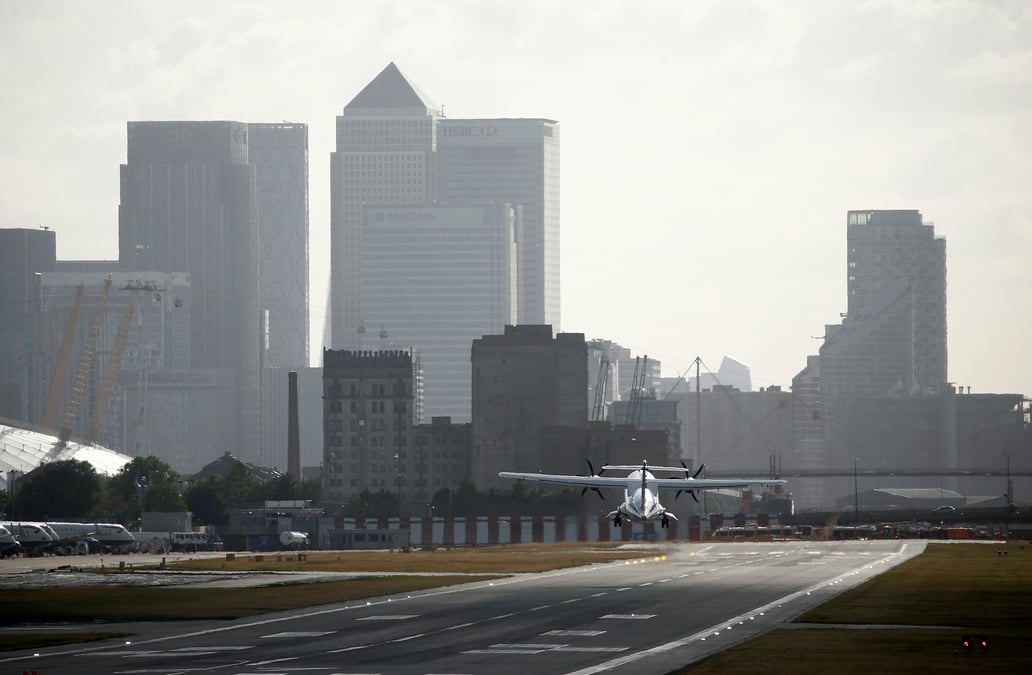 Londres leve les regles de quarantaine sur de nombreuses destinations