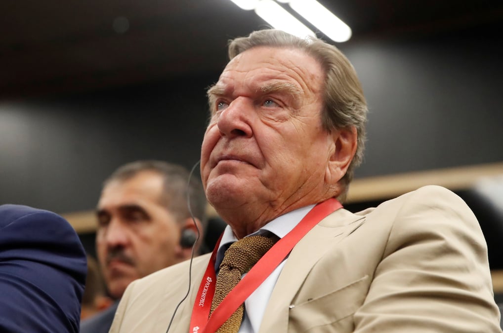 Ukraine: les eurodeputes demandent des sanctions contre gerhard schroder