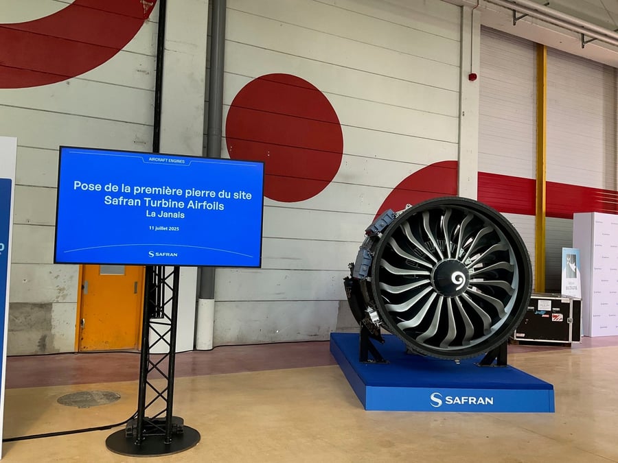 Le moteur LEAP de CFM International (Safran Aircraft Engines / GE Aerospace) est un moteur d’avion de nouvelle génération qui permet une réduction de la consommation de carburant de 15%. Il équipe 4.000 avions de 180 opérateurs dans le monde et son carnet de commande frôle les 12.000 unités.