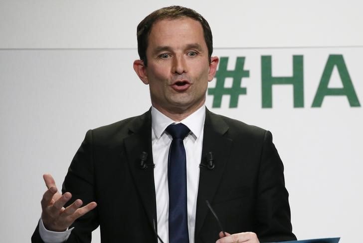 Hamon juge que voter macron par defaut serait "une folie"