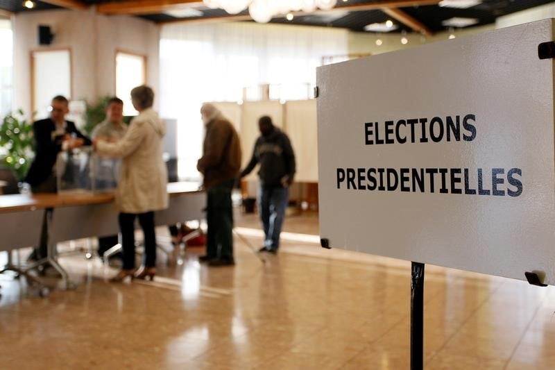 Pour 66% des francais, le clivage droite-gauche est depasse