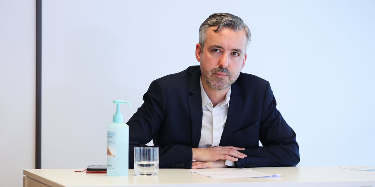 Le candidat Antoine Maurice, qualifié pour le second tour des élections municipales à Toulouse, a tenu une conférence de presse le 14 mai.