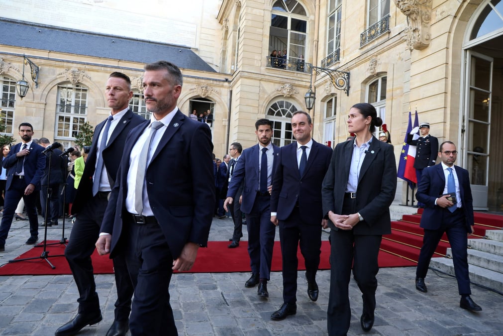 Sébastien Lecornu lors de la passation de pouvoir, mercredi 10 septembre, à Matignon.