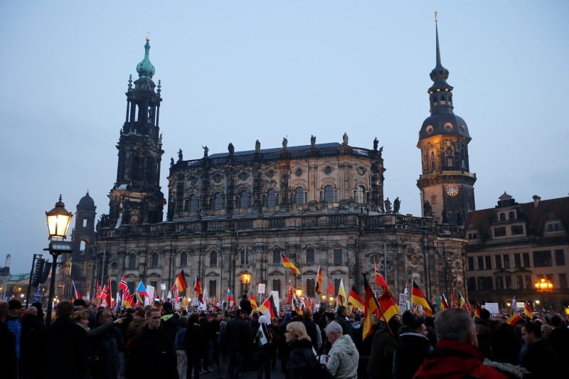 Manifestation a dresde des partisans du mouvement anti-immigration pegida