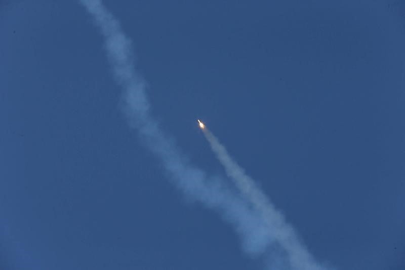 L'iran procede a de nouveaux essais de missiles et de radars