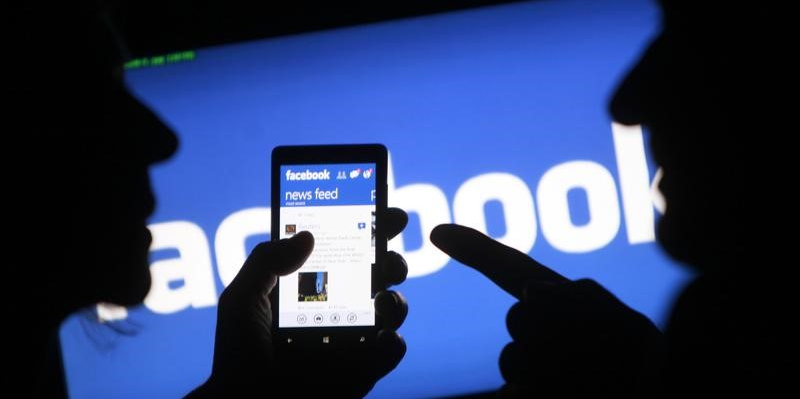 Facebook: les pubs liees a moscou vues par 10 millions d'americains