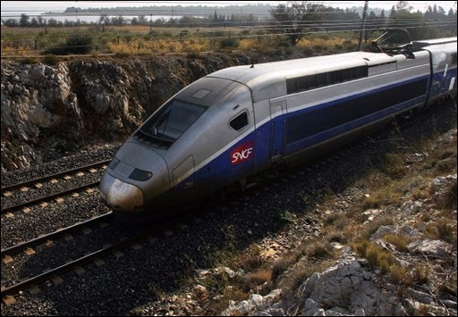 Passage le 10 novembre 2008  d'un TGV sur la ligne Perpignan Narbonne touchée par des actes de sabotage