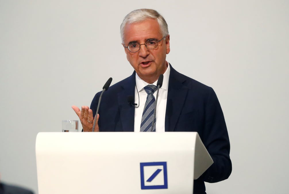 Deutsche bank est solide, elle n'a besoin ni d'aide ni de fusion, dit achleitner