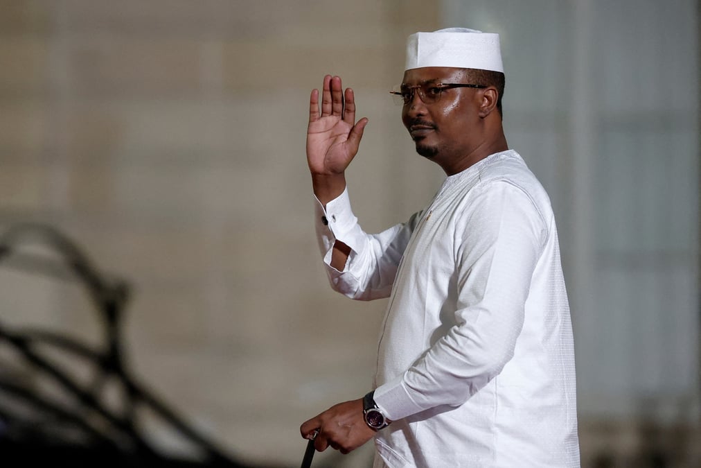 Le president tchadien, le general mahamat idriss deby, arrive avant un diner avec plusieurs chefs d'etat et de gouvernement et dirigeants d'organisations internationales au palais de l'elysee,
