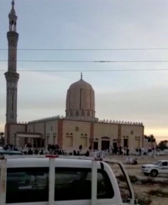 L'attaque d'une mosquee fait 235 morts dans le nord-sinai