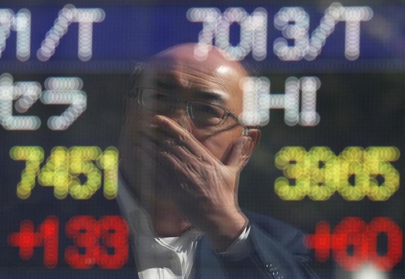 Tokyo termine en baisse