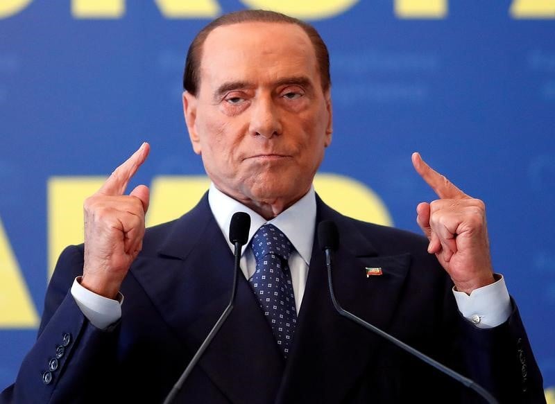 Quand silvio berlusconi reecrit l'histoire