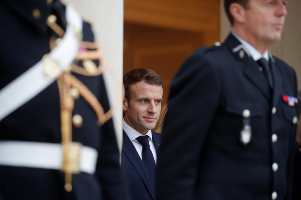 Macron plus impopulaire que hollande, selon un sondage
