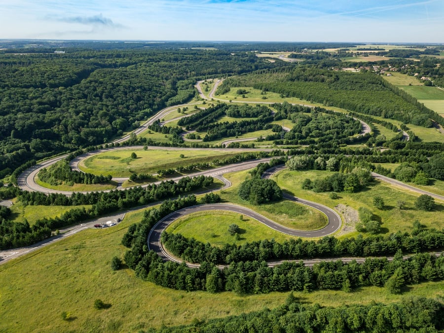Le centre technique de Renault à Aubevoye (Eure) compte près de 60 kilomètres de pistes.