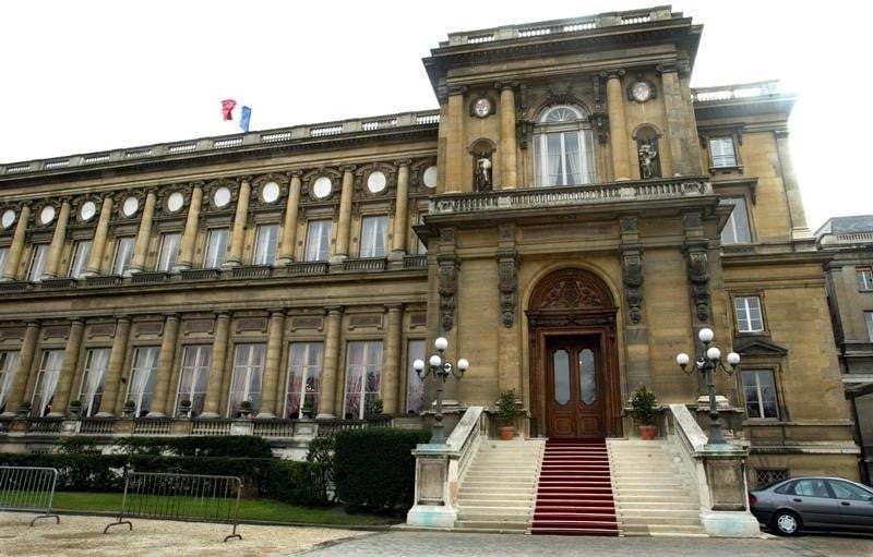 La france deplore la convocation de son ambassadeur a moscou apres un incident d'avion russe