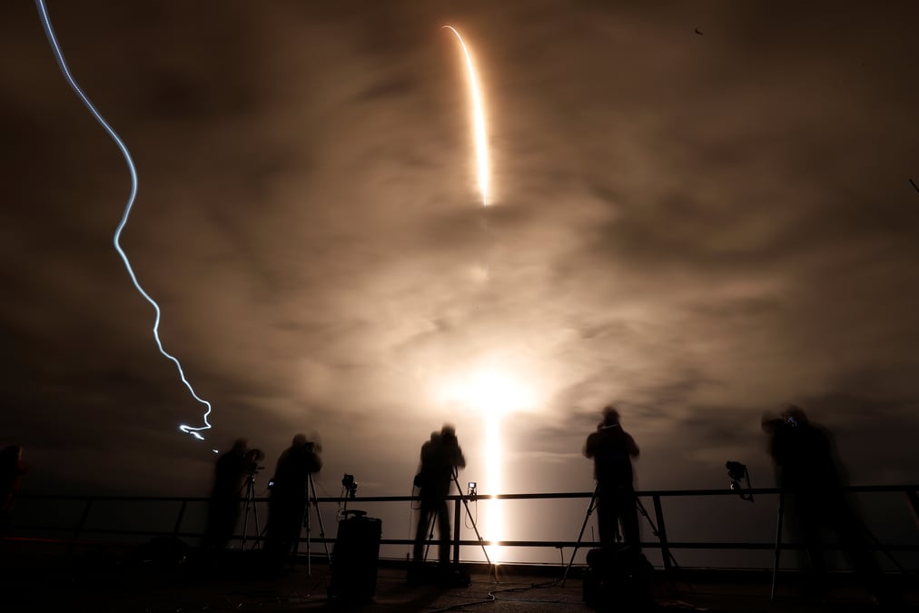 La capsule crew dragon s'est amarree a la station spatiale internationale