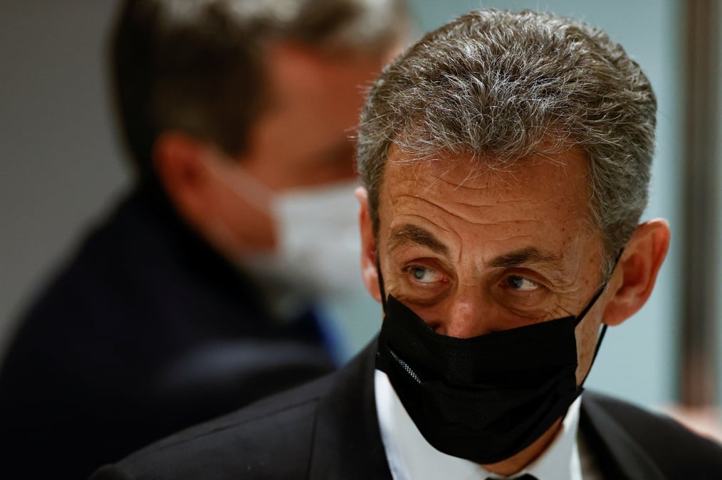 France 2022: emmanuel macron refute tout "accord" avec nicolas sarkozy