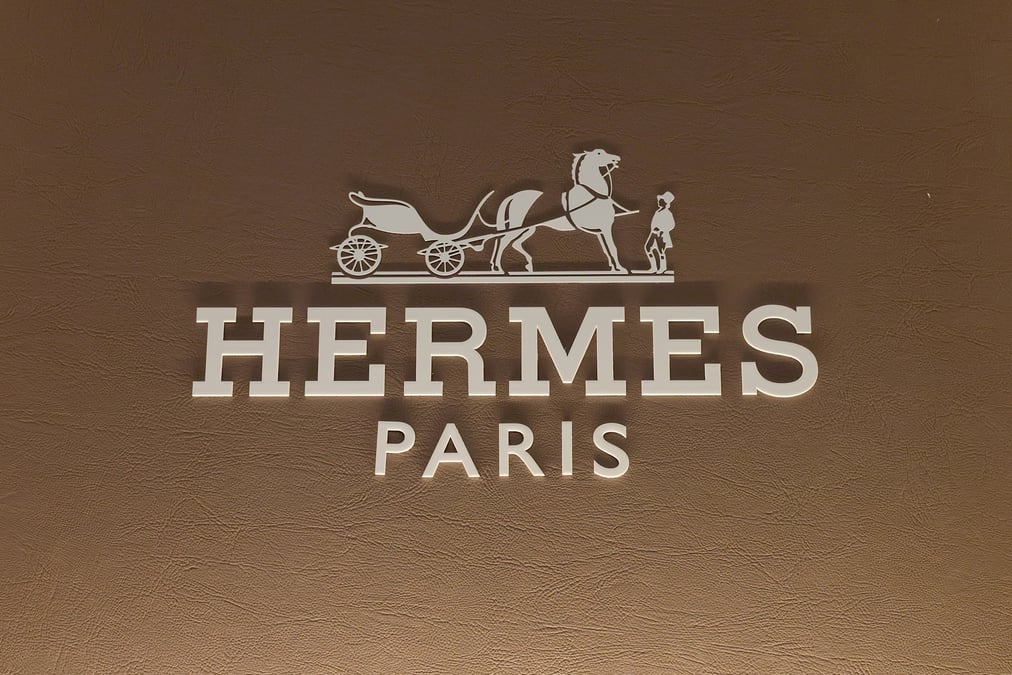 Le logo hermes lors d'une exposition