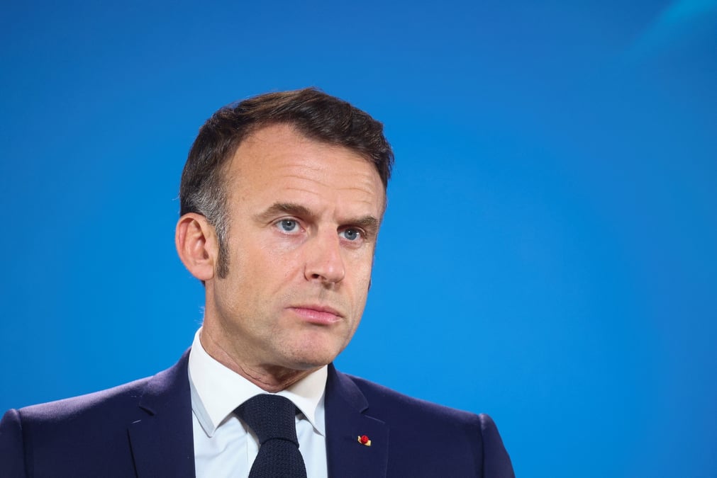 Cette sortie d'Emmanuel Macron parait étonnante puisqu'il semblait s'astreindre à la retenue depuis qu'il a nommé un nouveau Premier ministre.