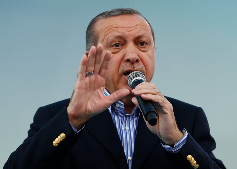 Plus de 100 morts a khan cheikhoune, dit erdogan