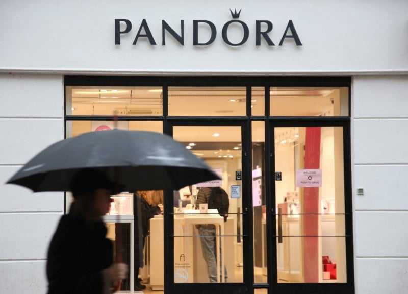 Une boutique du fabricant de bijoux danois pandora dans le centre de copenhague