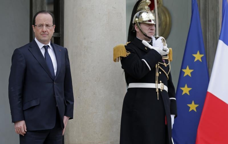 Hollande utilise Twitter pour ses voeux de Noël aux Français