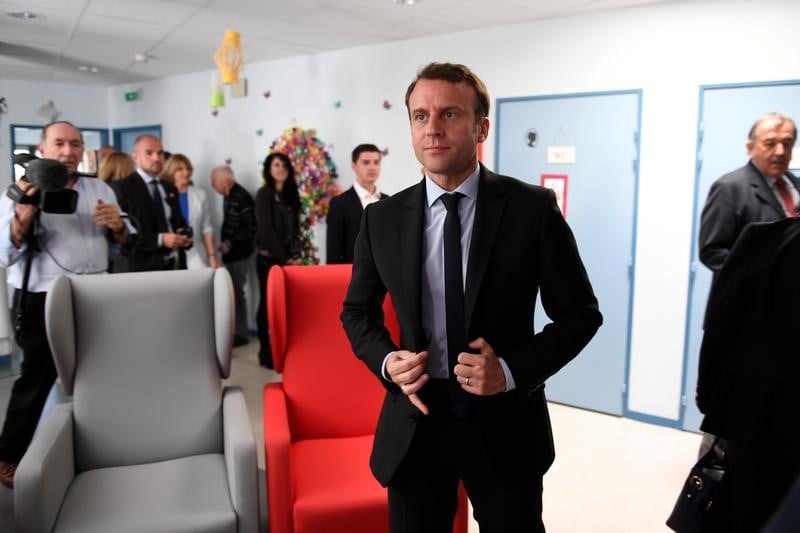 Macron devance le pen au 1er tour, selon un sondage harris interactive