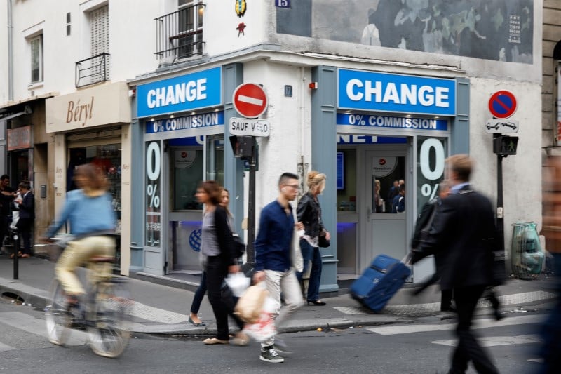 Changes: volumes en hausse grace a l'euro, au yuan et au rouble