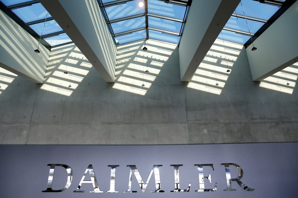 Daimler abaisse sa prevision d'ebit 2018 pour sa branche financiere