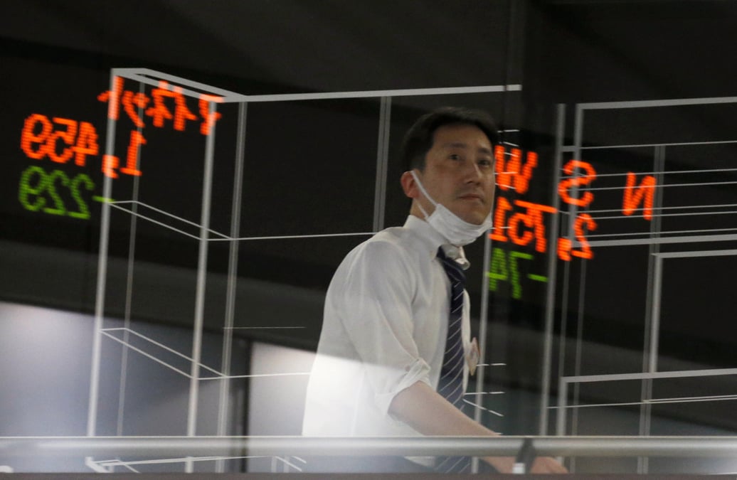 Tokyo finit en baisse