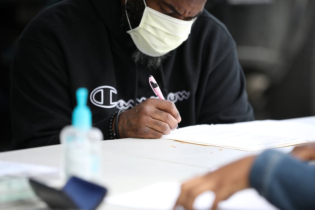 Usa: dix ans de creations d'emplois effaces en 5 semaines