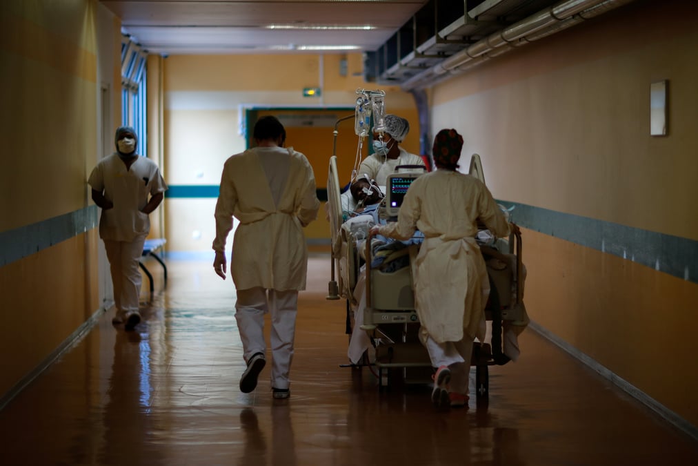 Coronavirus: toujours moins de patients en soins intensifs