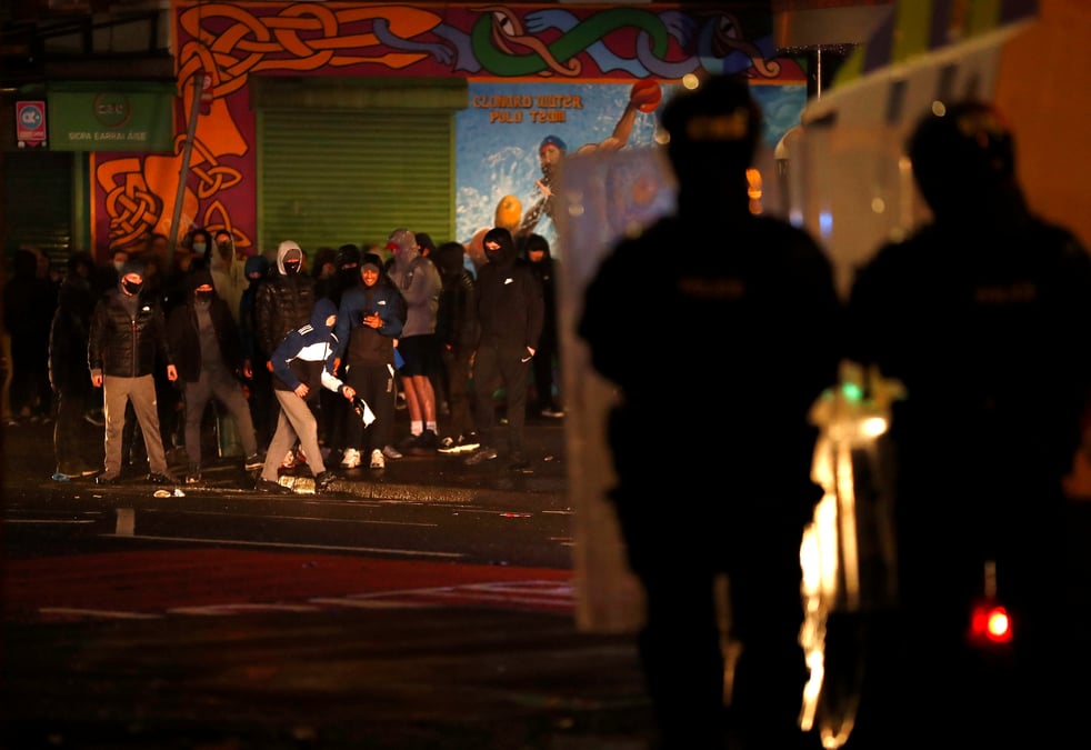Les violences doivent cesser en ulster avant qu'il y ait un mort, demande dublin