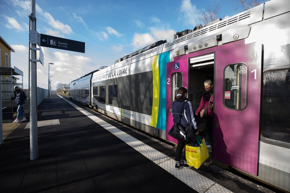 Dix-sept trains sont suspendus jusqu'en octobre pour la rentrée par SNCF Voyageurs pour des problèmes de maintenance.