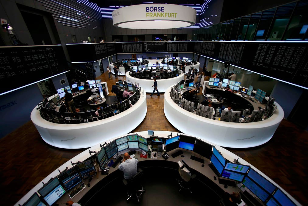 Net recul des bourses europeennes a mi-seance
