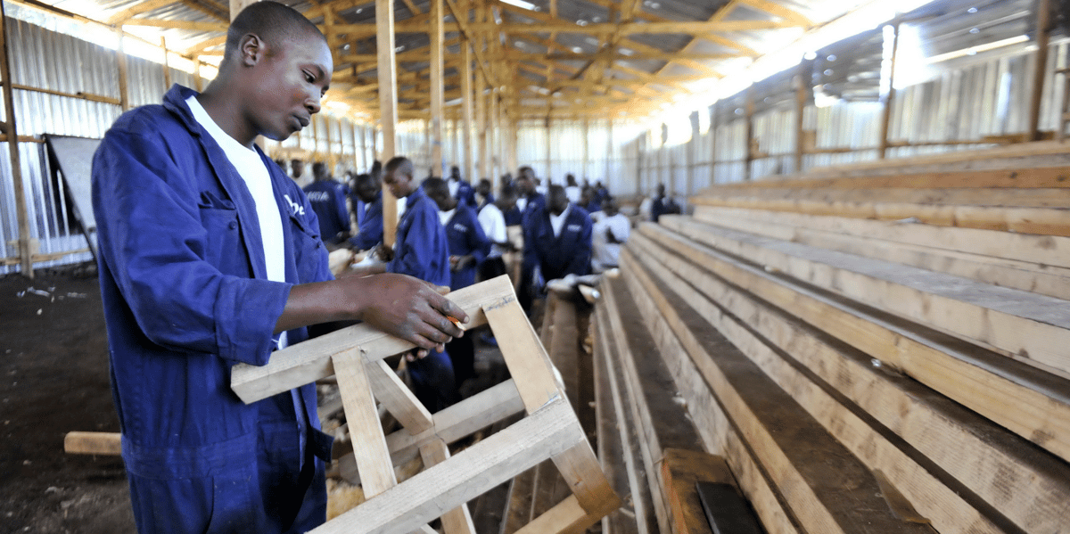Atelier Travail Stage Emploi Bois Formation Usine Industrie manufacture