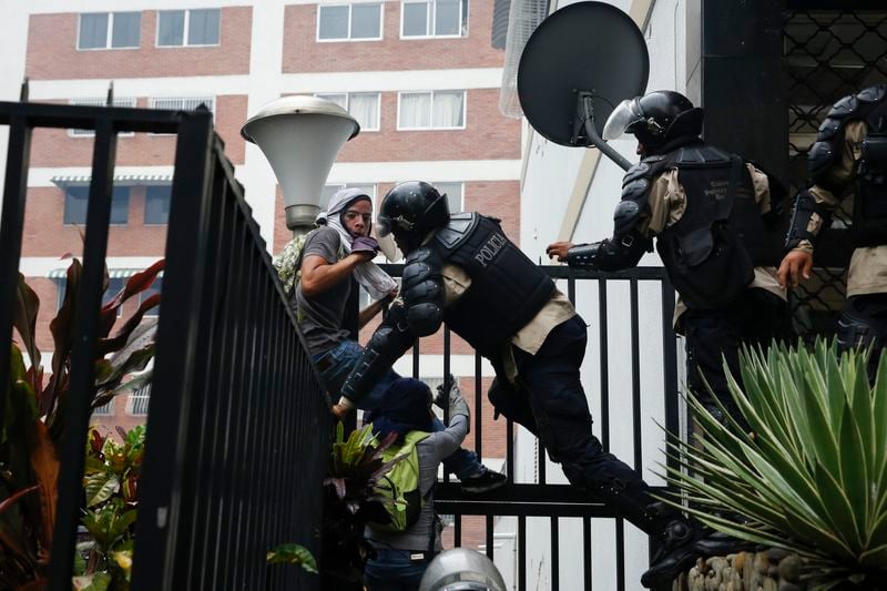 Nouveaux affrontements au Venezuela, un policier tué