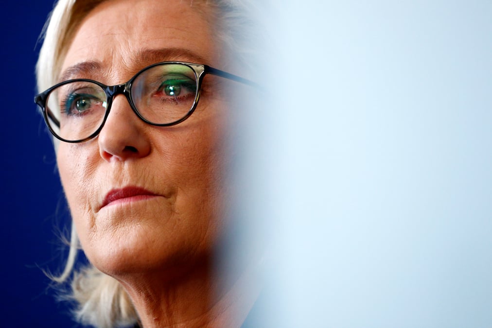 Le pen entendue sur les emplois au parlement europeen