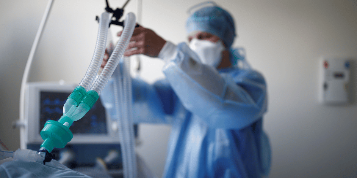 Coronavirus: le gouvernement defend sa strategie sur les respirateurs