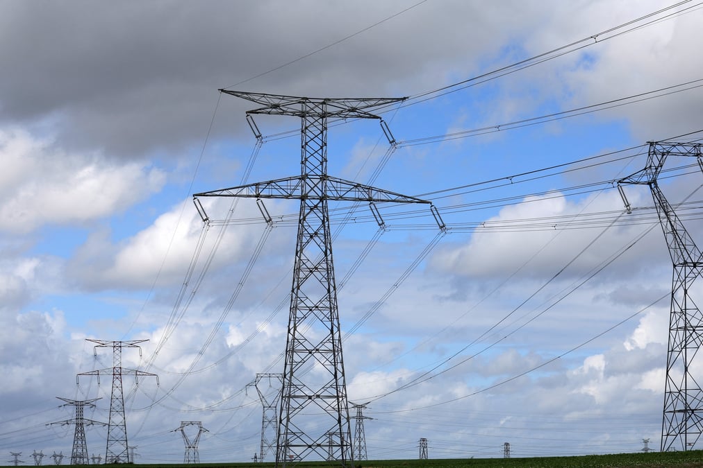 Des lignes electriques a haute tension en france