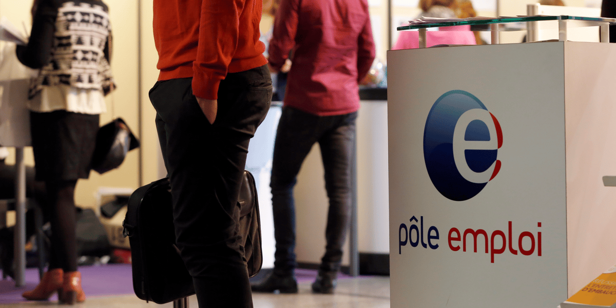 Sur un an, le chômage continue néanmoins à être orienté à la baisse au troisième trimestre, avec 120.000 demandeurs d'emploi en moins (-3,8%), par rapport à l'été 2022.