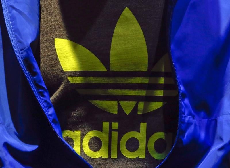Mondial: Adidas retire de la vente des t-shirts trop suggestifs