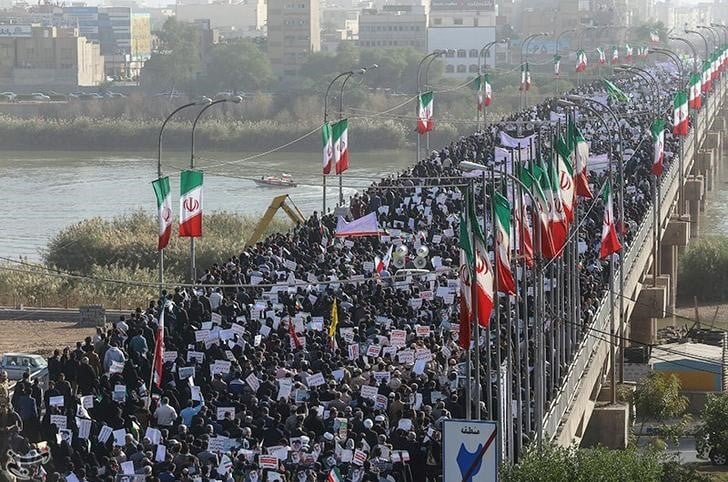 L'armee iranienne se tient prete a reprimer les manifestations