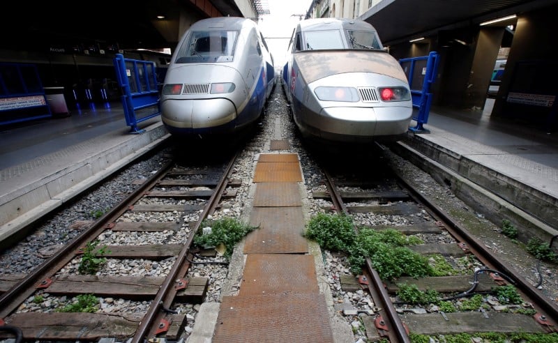 4 tgv sur 5 circuleront samedi malgre la greve