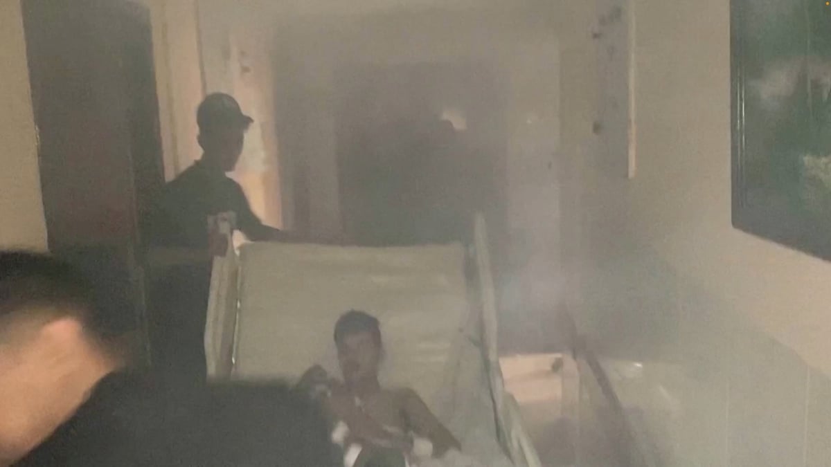 Un couloir de l'hopital al chifa de gaza a la suite d'un raid israelien