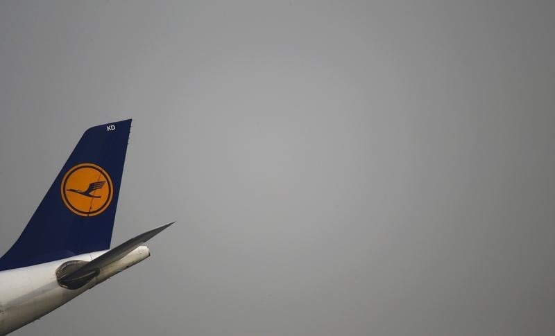 Lufthansa avertit sur ses résultats, le titre plonge
