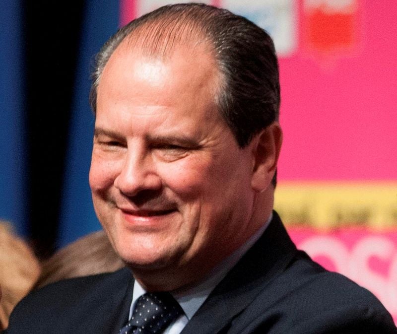 Cambadélis juge inévitable d'abandonner l'objectif de déficit à 3%