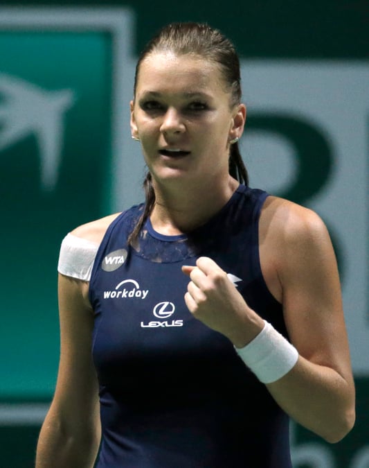 Sharapova et radwanska qualifiees pour les demi-finales