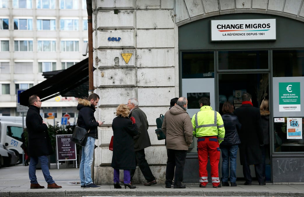 La banque centrale suisse laisse le franc monter
